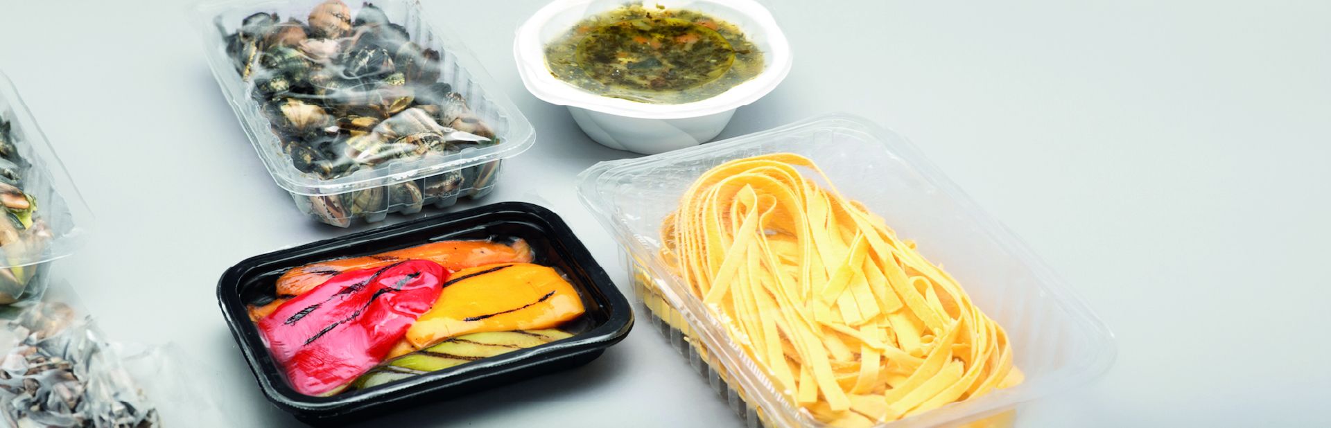 Contenitori in plastica coordinati per la tavola e il take away, Crovegli